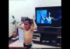Mini Bruce Lee – Garotinho reproduzindo os golpes do Bruce Lee